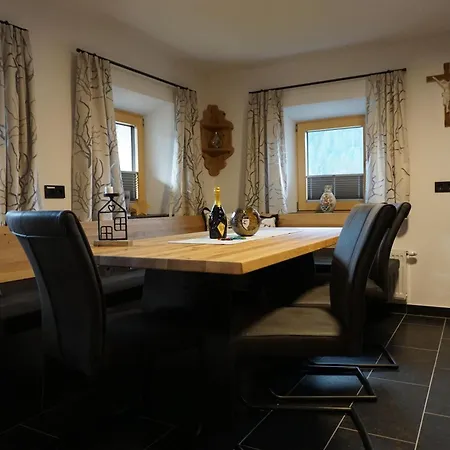 Edinger Apartment *